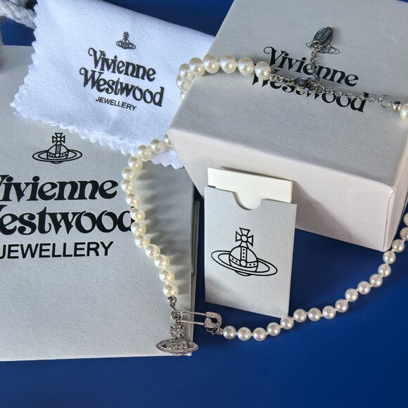 Super Cute Sparkly Gold Saturn Necklace - Picture 2 of 5